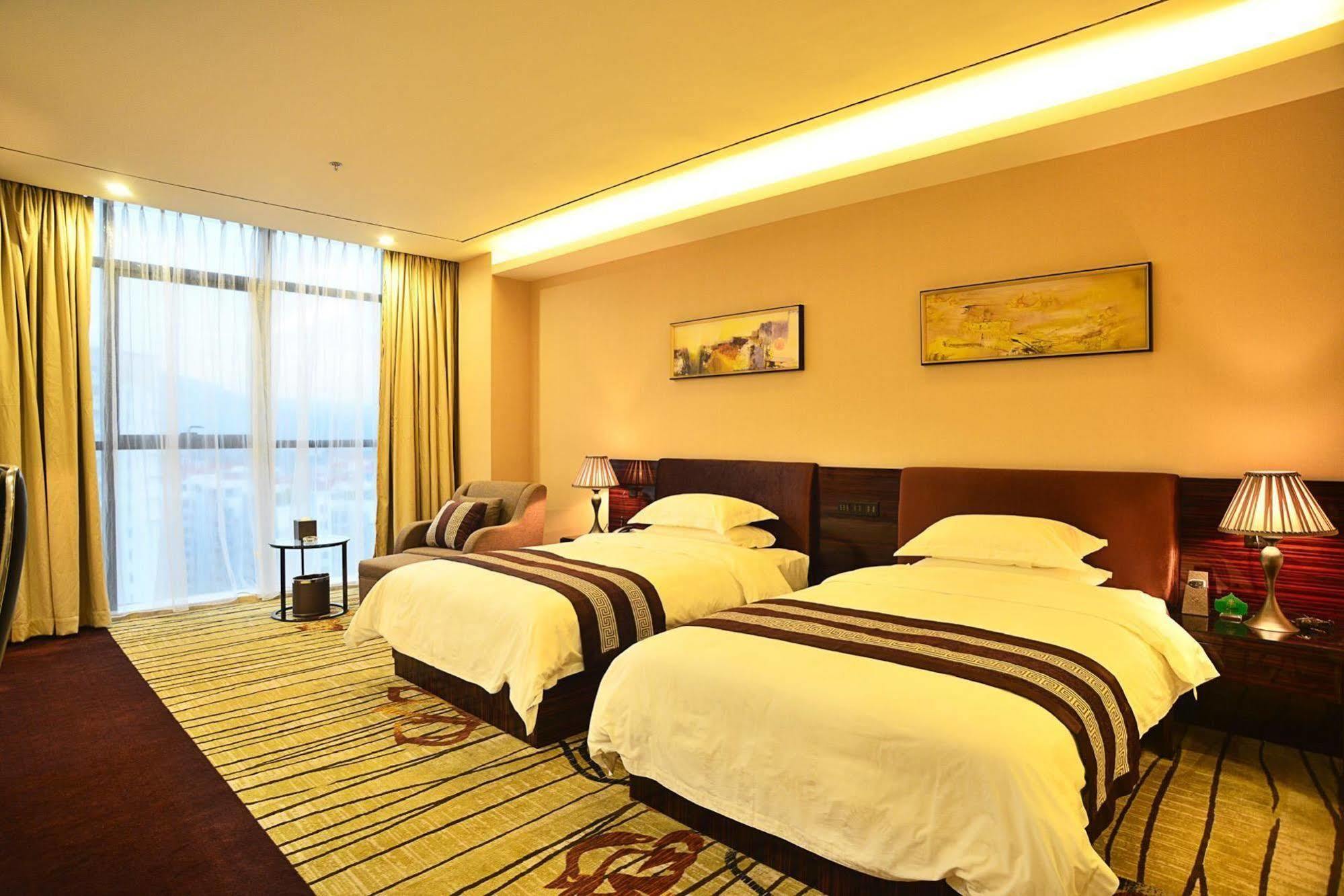 Liang Fan Holiday Inn Cantón Exterior foto